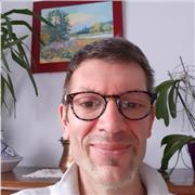 Économiste de formation (Paris Dauphine), j'enseigne plus particulièrement les mathématiques appliquées à l'université (UPEC) en Licence et en Master, ainsi qu'en école supérieure de commerce ou de gestion
